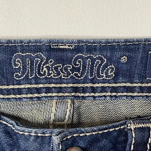 Miss Me | Factory Distressed Cropped Jeans - Picture 3 of 9